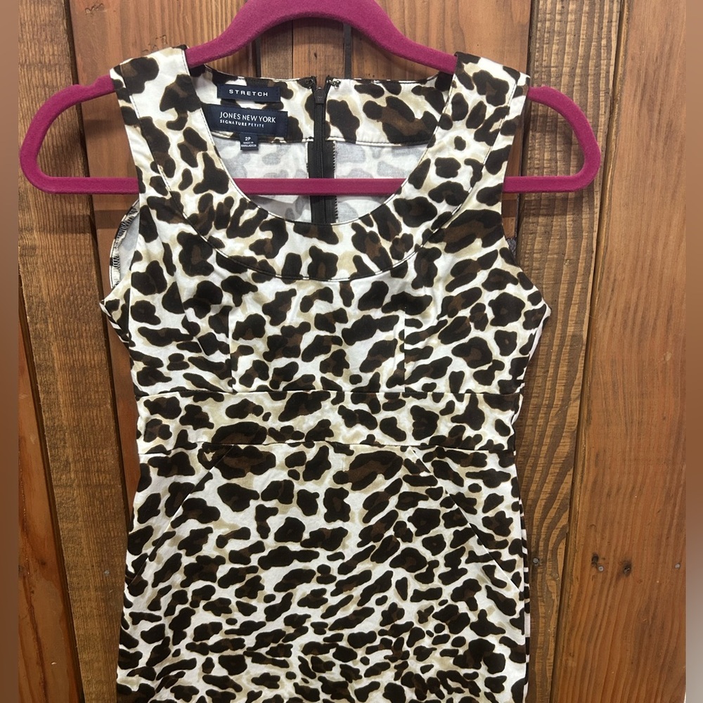 Jones New York size 2 petite leopard dress - Picture 4 of 9
